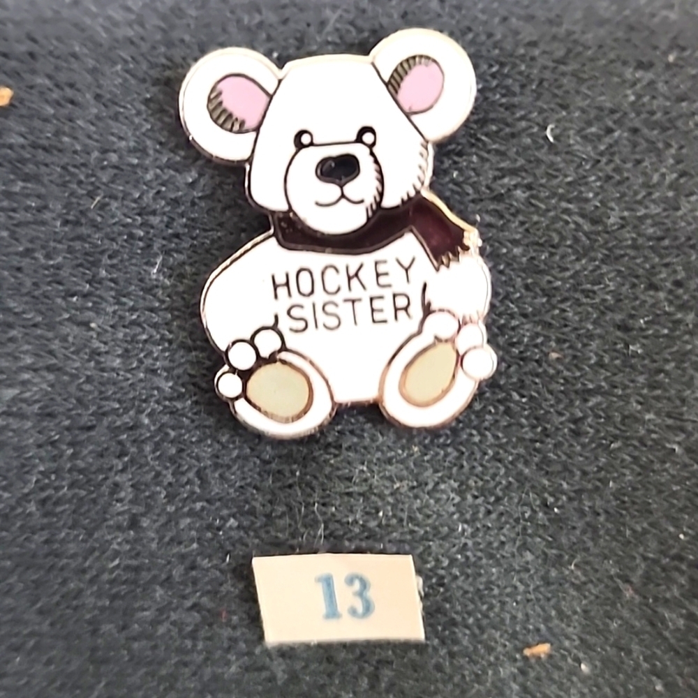 "Hockey sister" teddy bear pin NEW